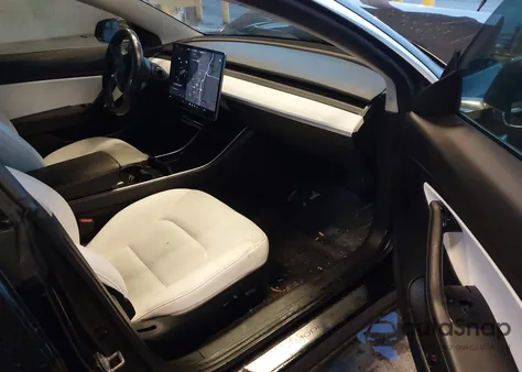 2018 Tesla Model 3 Long Range/Performance из США, поврежденный, VIN 5YJ3E1EB5JF081806